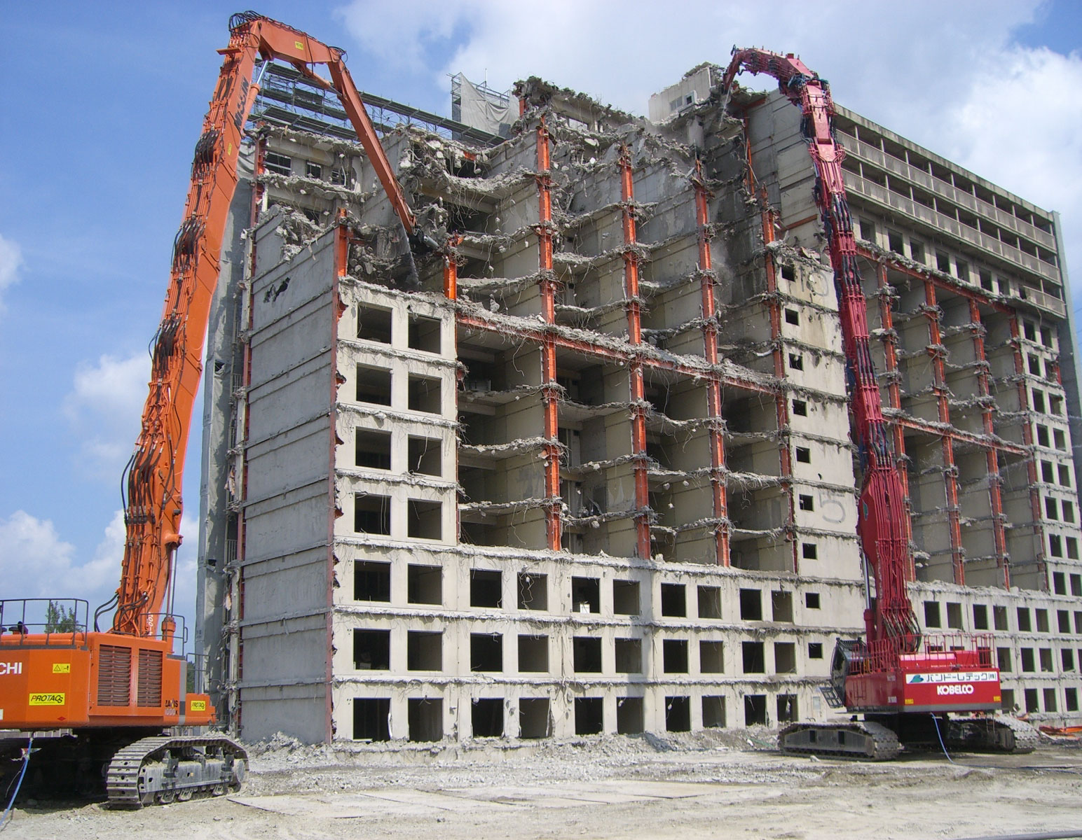 福山市高層社宅１４階建て解体工事（地上解体）