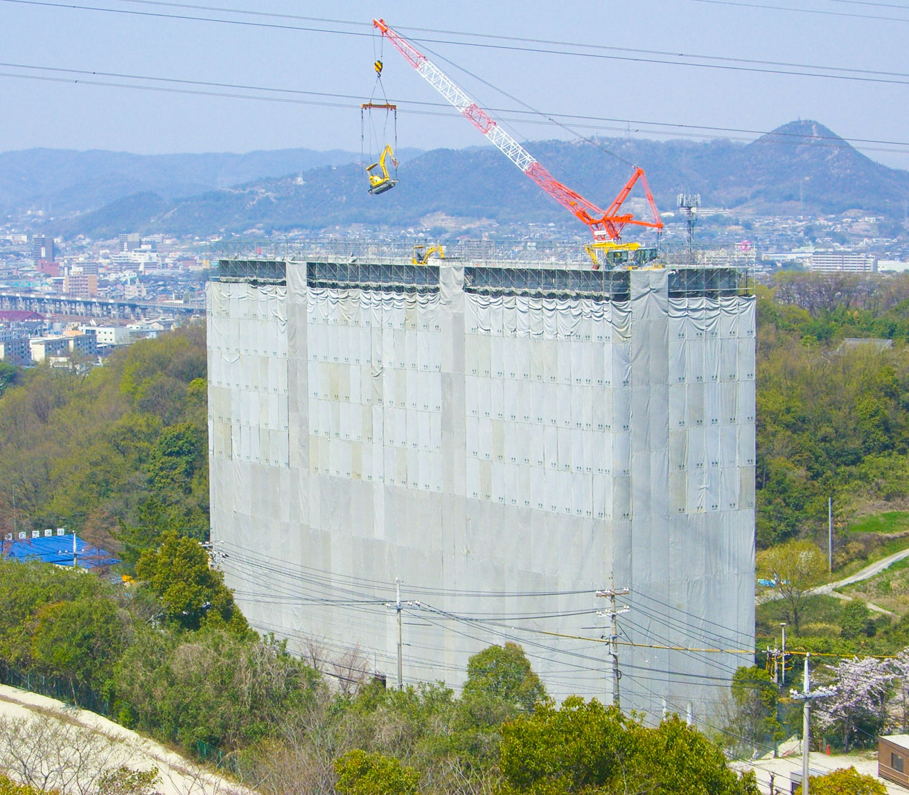 福山市高層社宅１４階建て解体工事（階上解体）